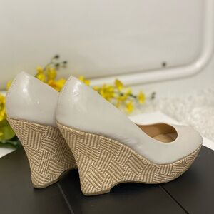 DIBA peep toes Pumps, women shoes size 8. Very elegant shoe, beautiful design